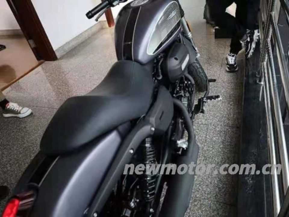 Flagra mostra a nova Harley-Davidson de entrada na China