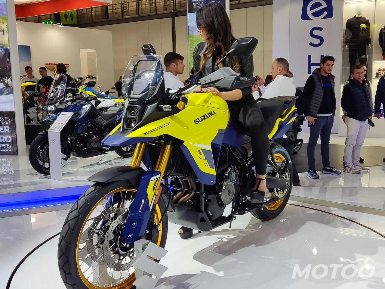 SuzukiV-Strom 800DE 2023 - 3/4 frente