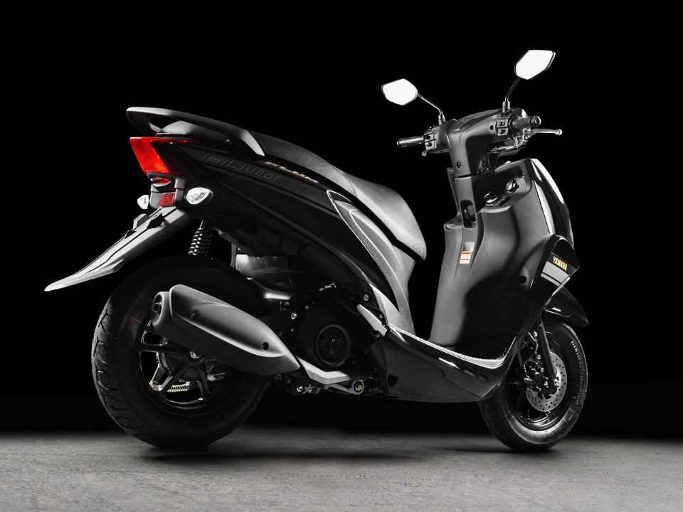 YamahaFluo 2023 - 3/4 traseira