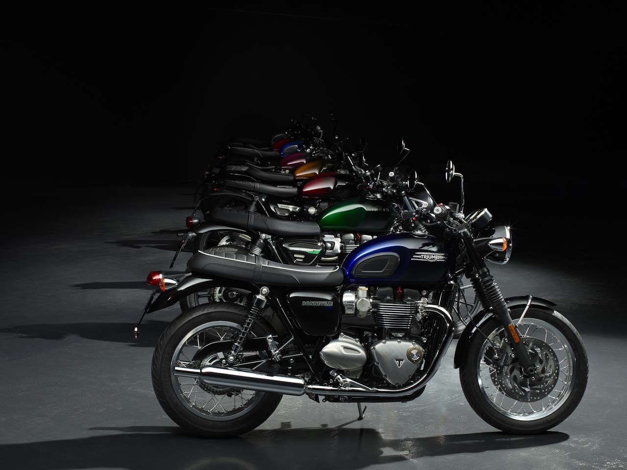 TriumphBonneville T120 Black 2024 - 3/4 traseira