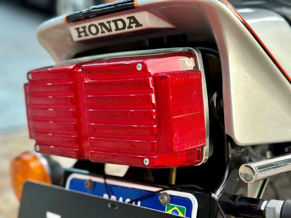 Moto Honda considerada relíquia está à venda por quase R$ 300 mil no Brasil  - MOTOO