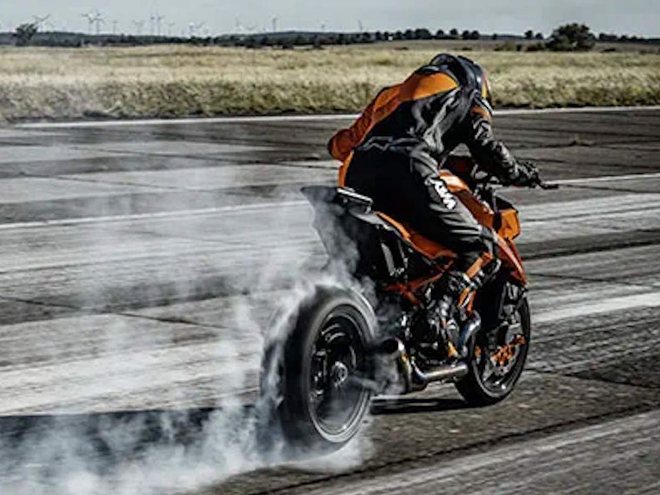 KTM1390 Super Duke R 2024 - 3/4 traseira