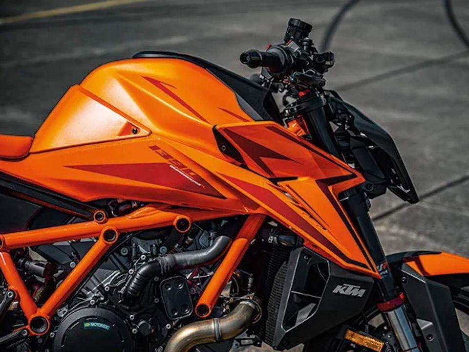 KTM1390 Super Duke R 2024 - lateral