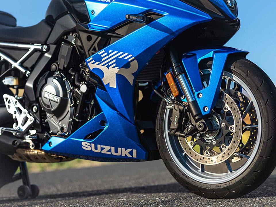 SuzukiGSX-8R 2024 - lateral