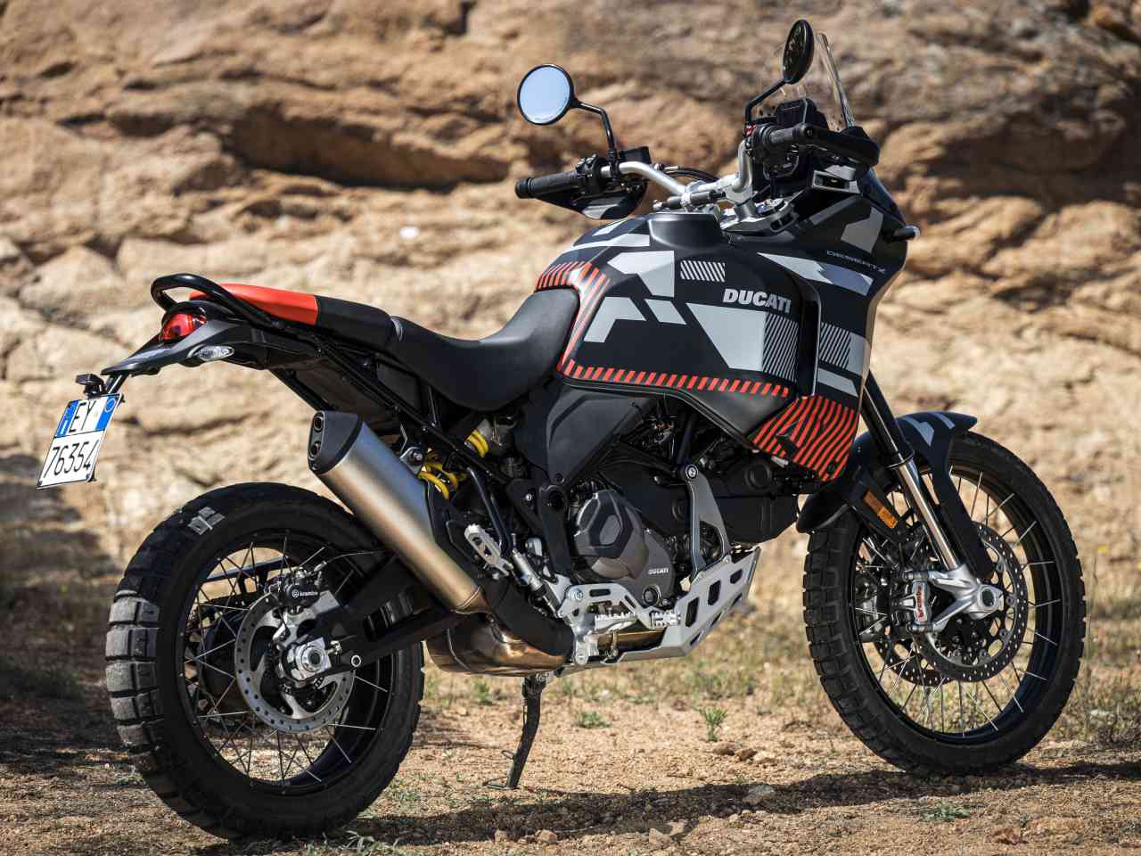 DucatiDesertX 2023 - 3/4 traseira