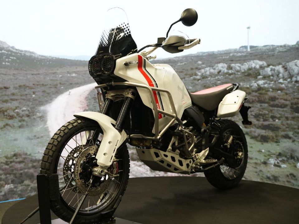 DucatiDesertX 2023 - 3/4 frente