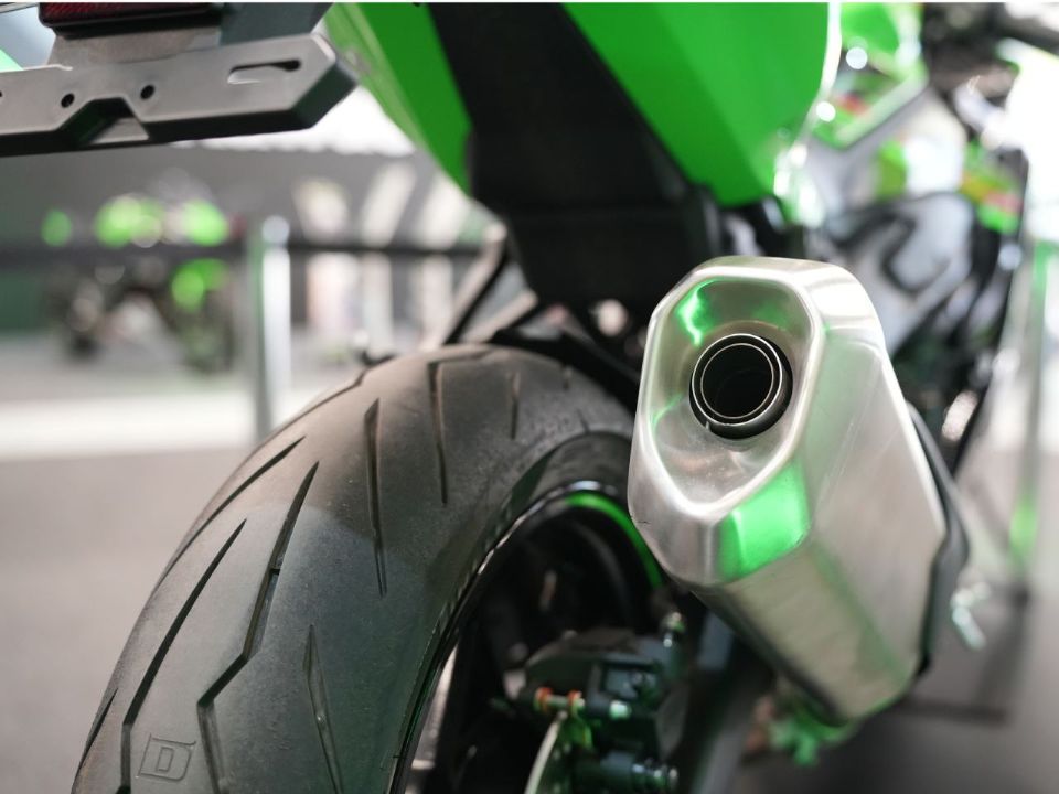 KawasakiNinja ZX-4R 2024 - escapamentos