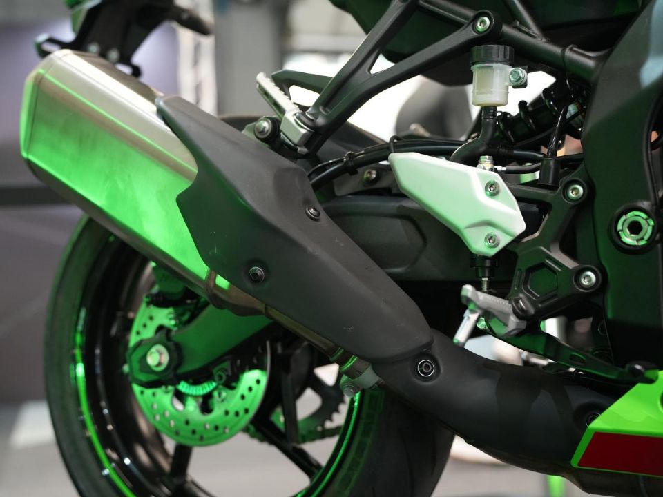 KawasakiNinja ZX-4R 2024 - escapamentos