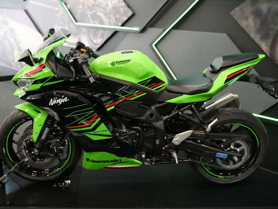 KawasakiNinja ZX-4R 2024 - 3/4 frente