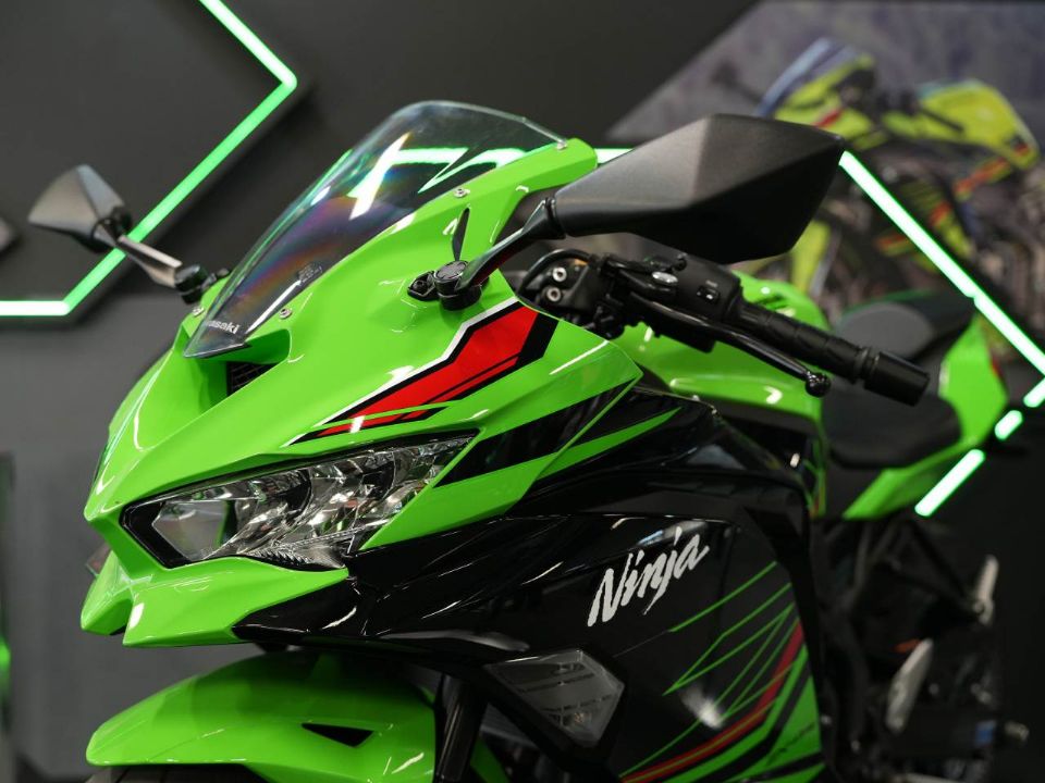 KawasakiNinja ZX-4R 2024 - 3/4 frente