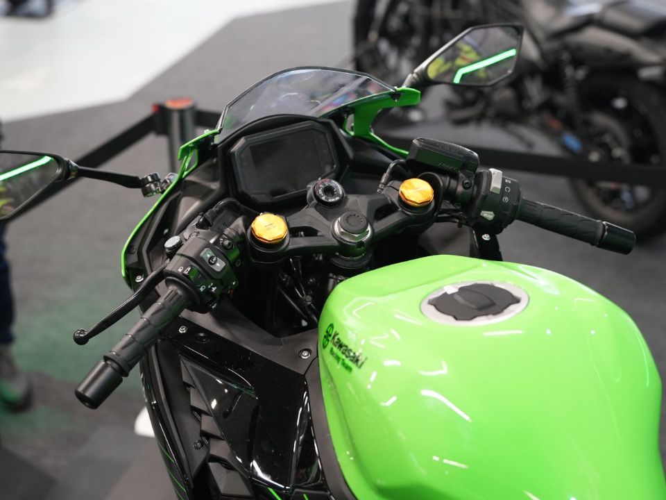 KawasakiNinja ZX-4R 2024 - 3/4 frente