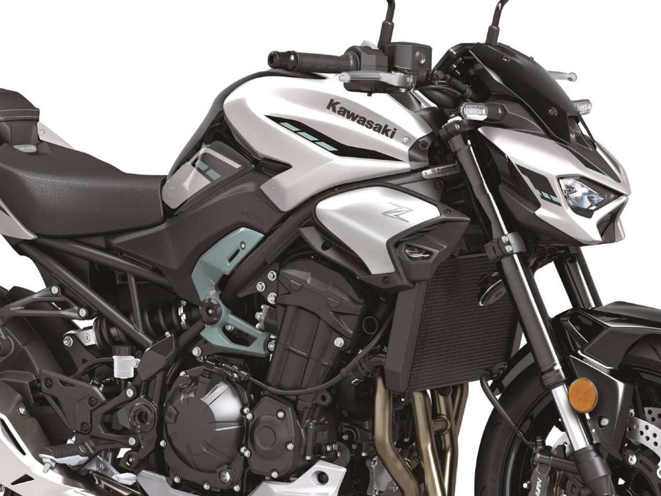 KawasakiZ900 2025 - 3/4 frente