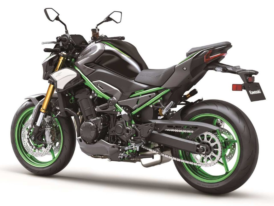 KawasakiZ900 2025 - 3/4 traseira