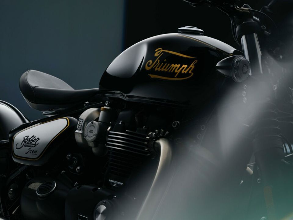 TriumphBonneville Bobber 2025 - 3/4 frente