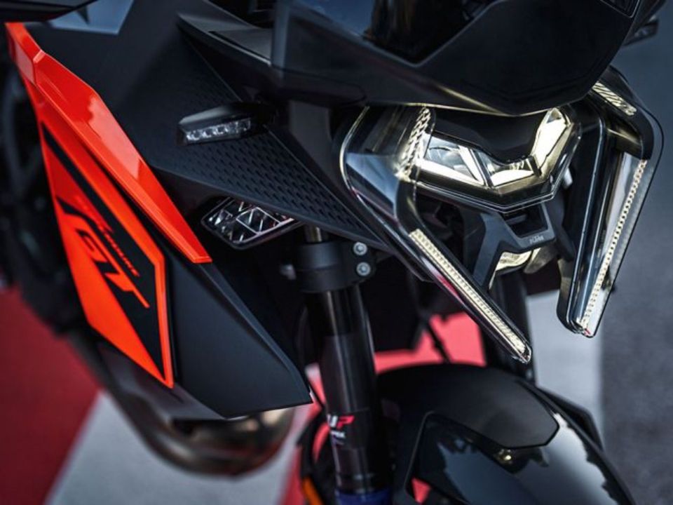 KTM1390 Super Duke GT 2025 - 3/4 frente