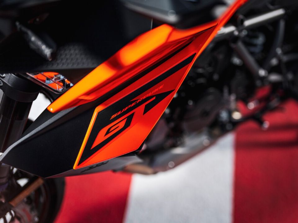 KTM1390 Super Duke GT 2025 - lateral