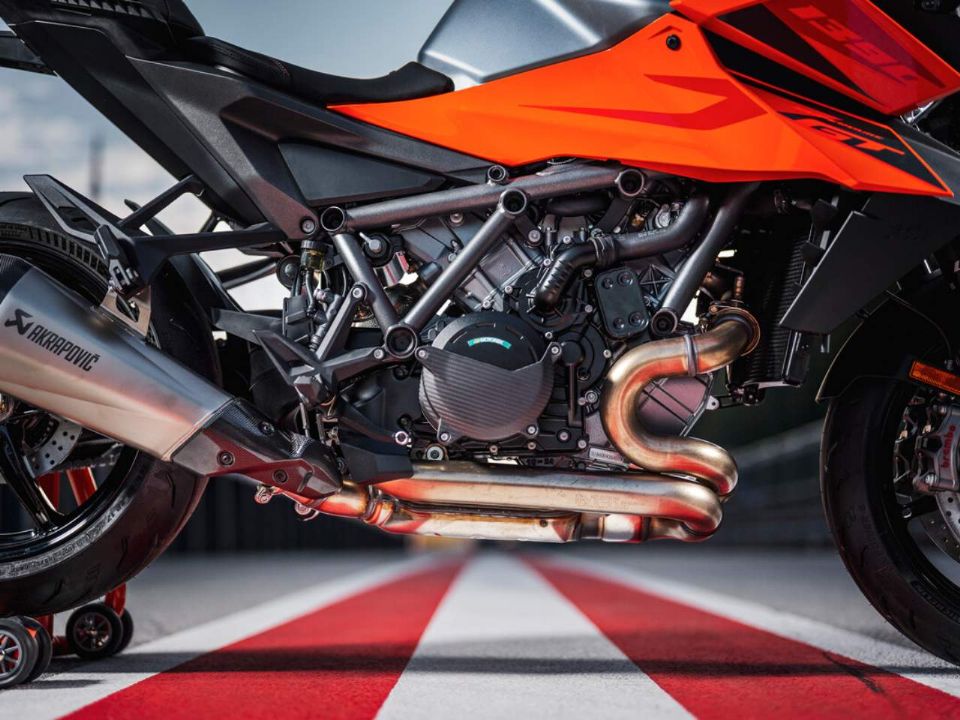 KTM1390 Super Duke GT 2025 - lateral