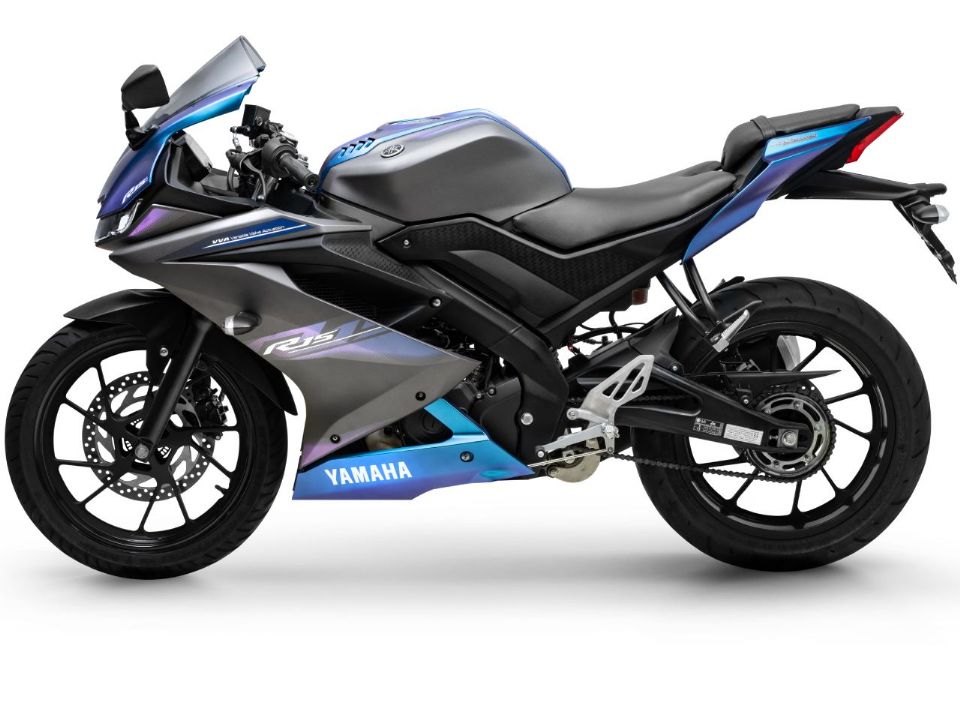 YamahaR15 2025 - lateral