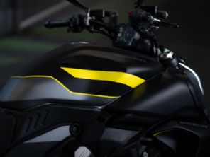 Ducati Diavel V4 se 'veste de preto' para 2025