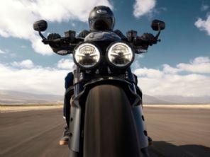 Triumph Rocket 3 Storm 2025: o monstro j est nas lojas do Brasil