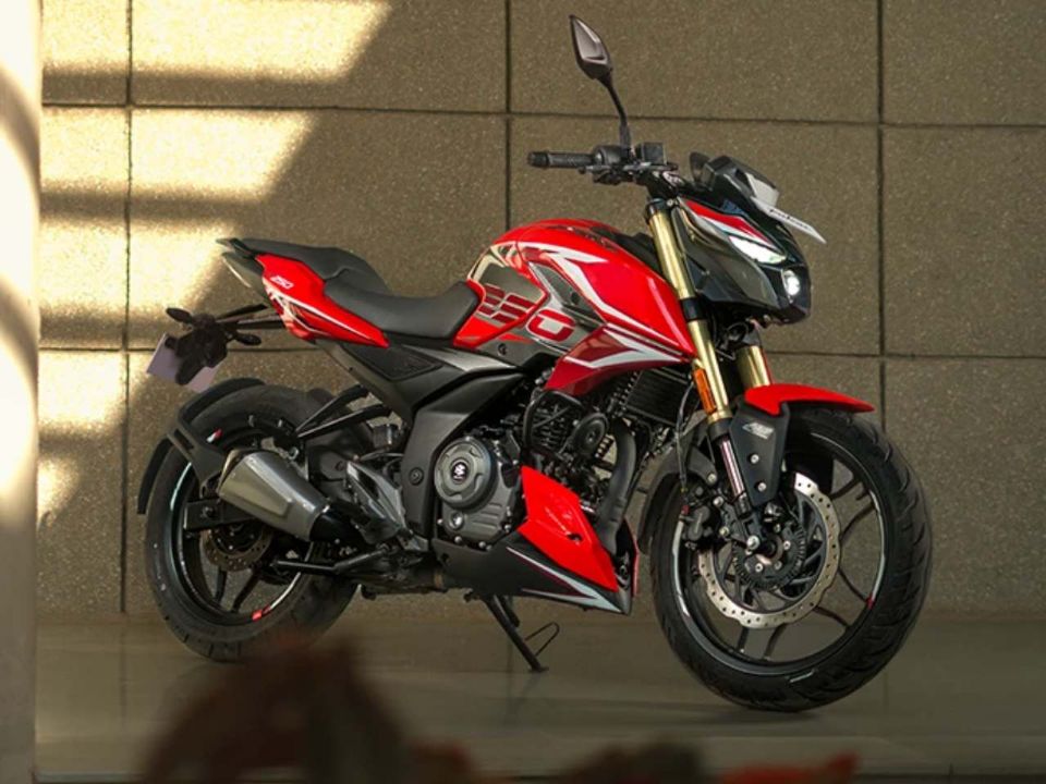 BajajPulsar N250 2024 - 3/4 frente