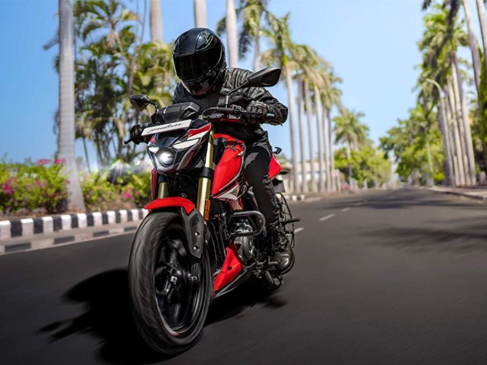 BajajPulsar N250 2024 - 3/4 frente