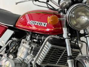 Uma singular Suzuki dos anos 70  venda por R$ 100 mil no Brasil