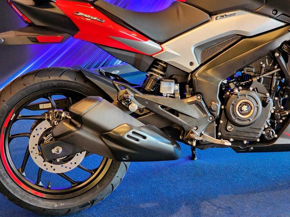 BajajDominar 250 2025 - acelerador