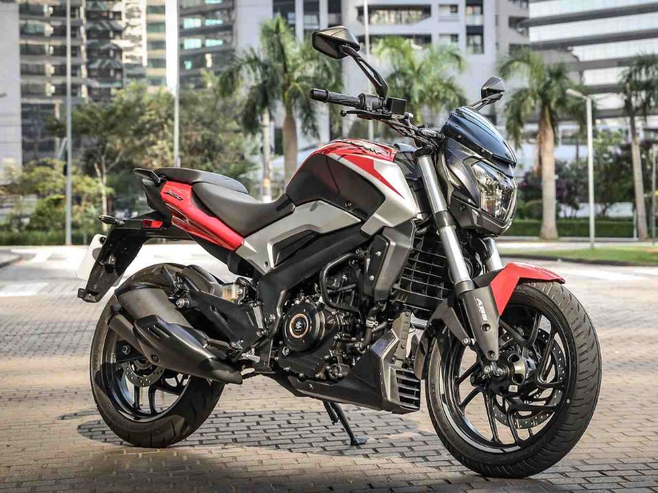 BajajDominar 250 2025 - 3/4 frente