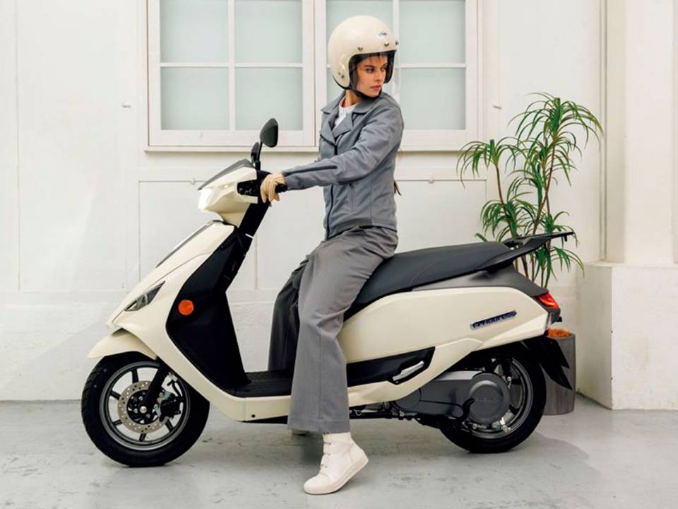 Suzuki e-Address, scooter elétrica para brigar contra Honda e Yamaha