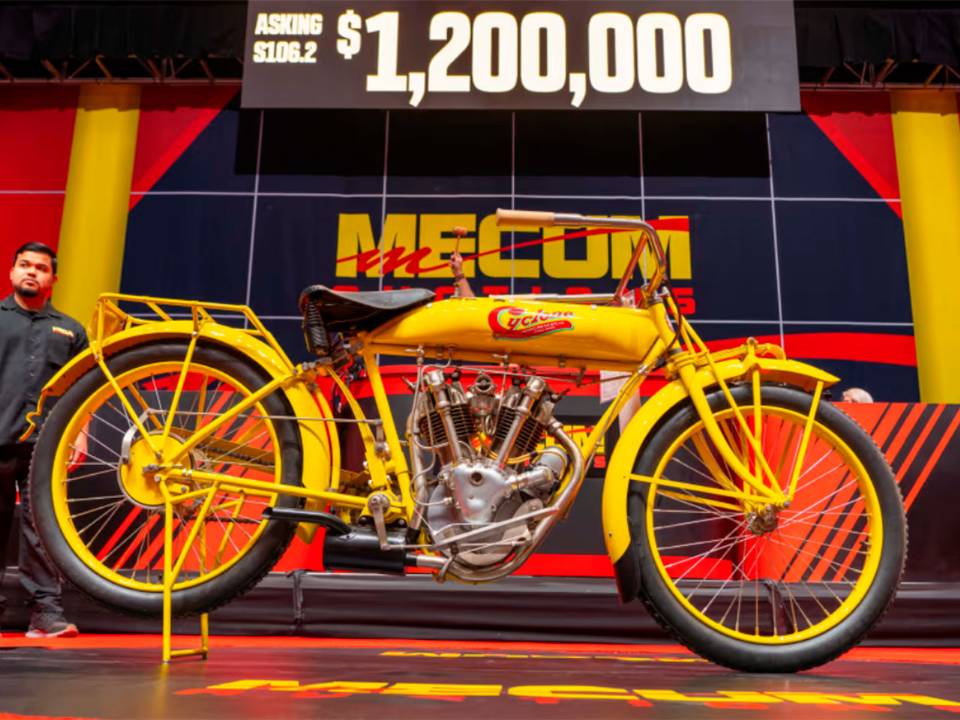 Cyclone V-Twin 1915 leiloada em Las Vegas